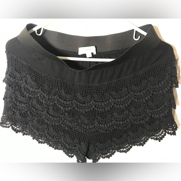Ruffle Layered shorts - Picture 3 of 6